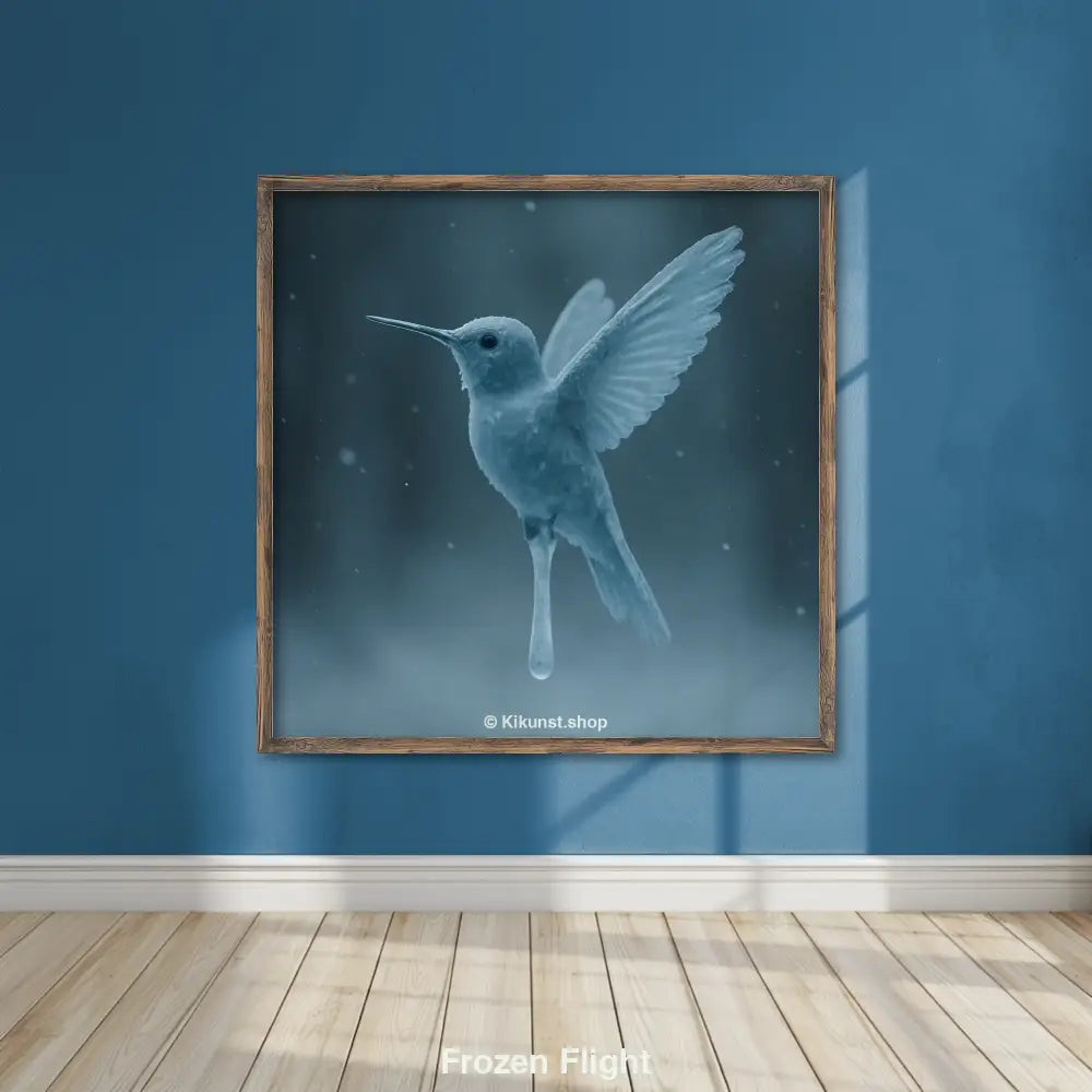 Eisiger Kolibri mit gefrorenen Flügeln schwebt im Schnee – surreal, frostig und fast wie aus Glas modelliert