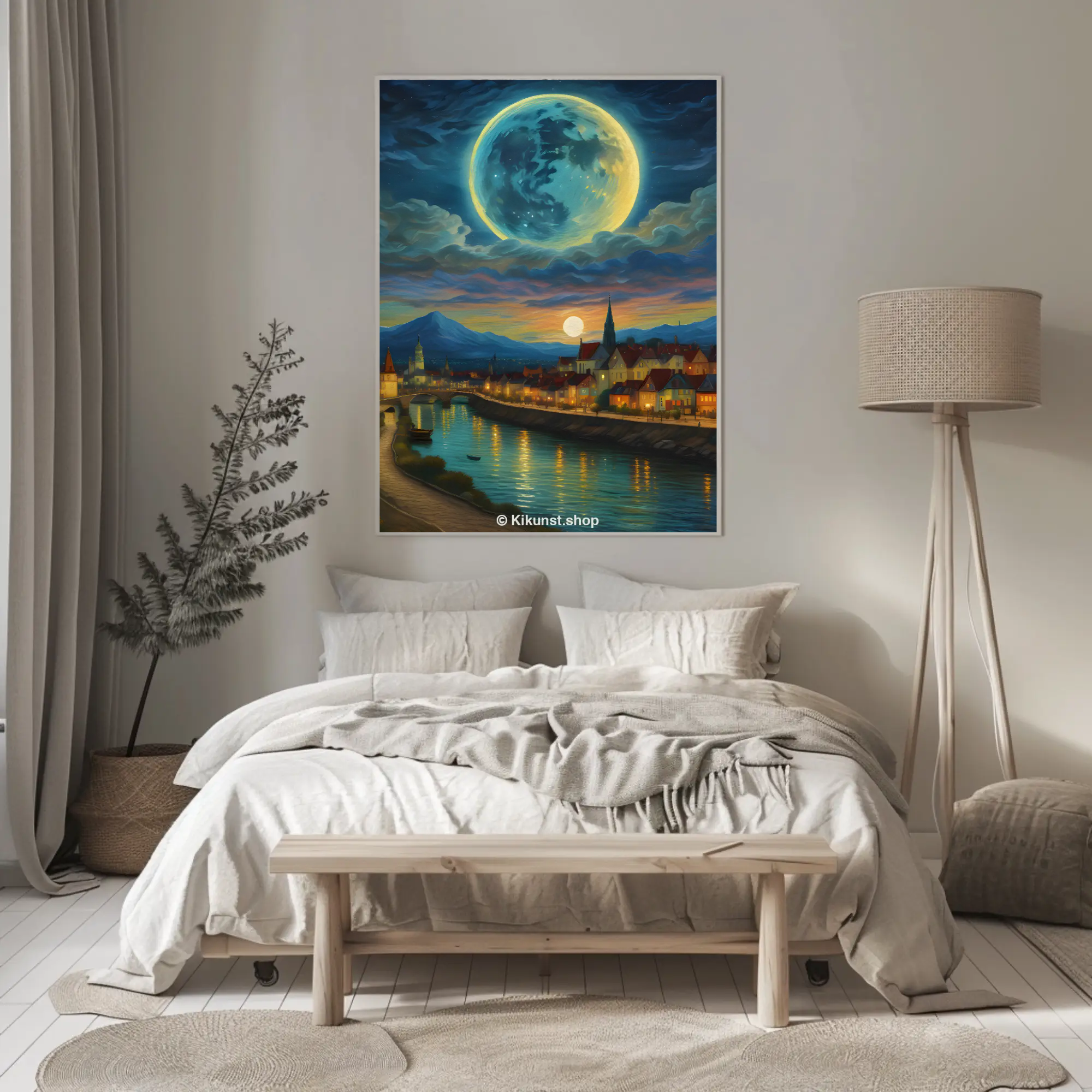Fine Art Print mit nächtlicher Stadt und Mond in modernem Wohnraum