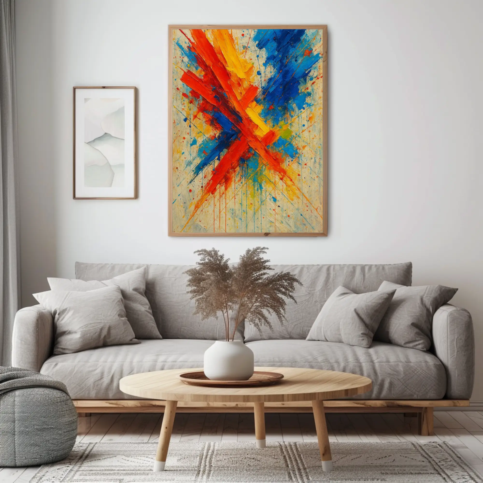 Abstraktes Bild mit kollidierenden Farben hängt an einer Wand in einem modernen Raum