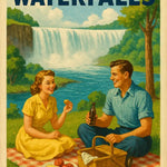 Retro-Poster eines Paares beim Picknick vor einem Wasserfall, inspiriert vom nostalgischen Design der 1950er-Jahre.