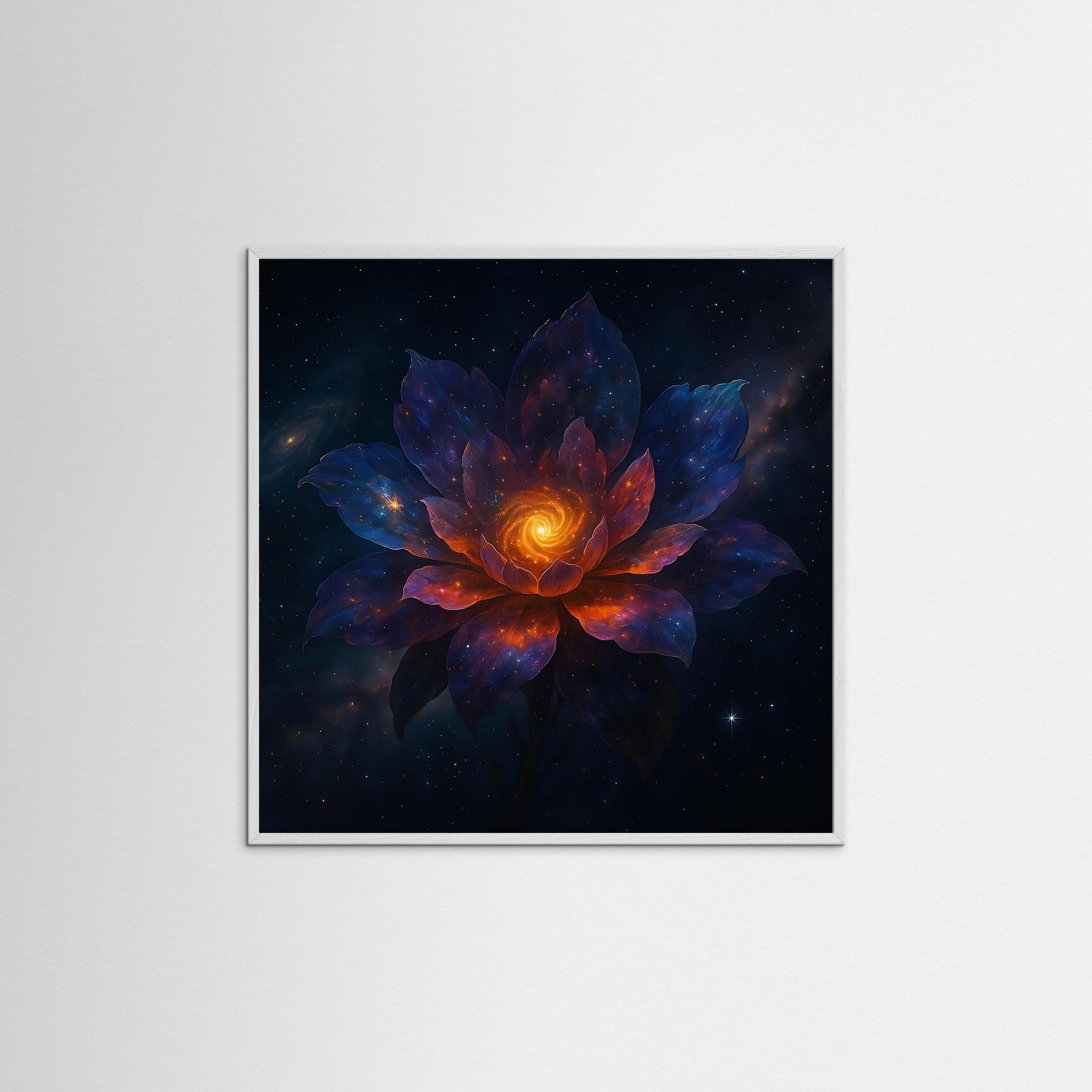 Gerahmte Ausführung des Kunstwerks Galactic Bloom mit weißem Echtholzrahmen