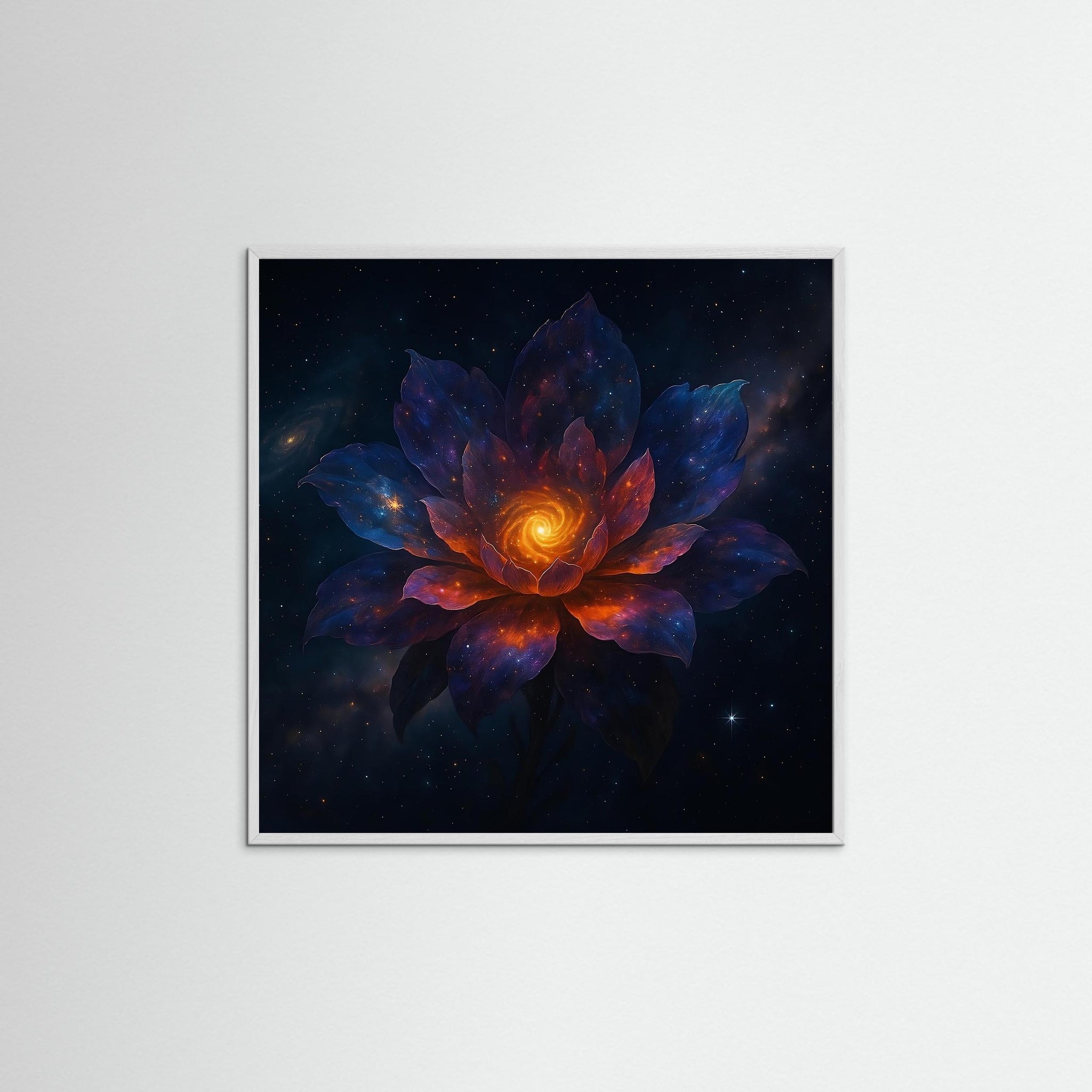 Gerahmte Ausführung des Kunstwerks Galactic Bloom mit weißem Echtholzrahmen