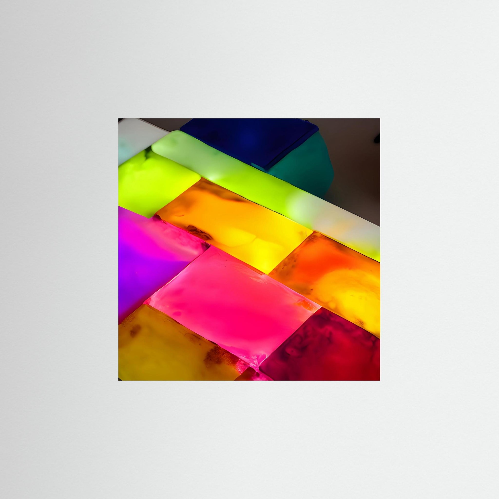 Neon Prism Tiles als rahmenlose Wandkunst