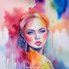 Porträt einer Frau in Rosa-, Blau- und Orangetönen mit melancholischem Blick, KI-generiert, in sanfter Aquarelloptik und leuchtendem Kleid